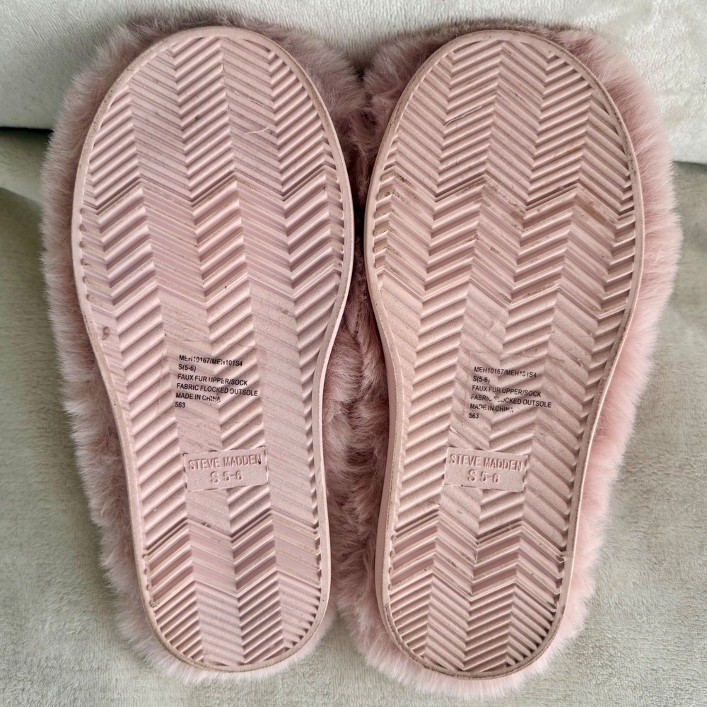 Steve Madden Slippers Pink Faux Fur Fluffy Slides Coquette Small Size 5 Size 6 - Picture 9 of 10